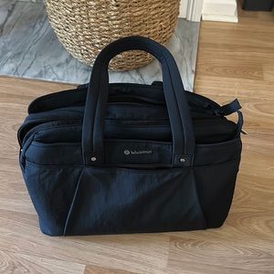 Lululemon Throwback triple zip duffel bag 25L